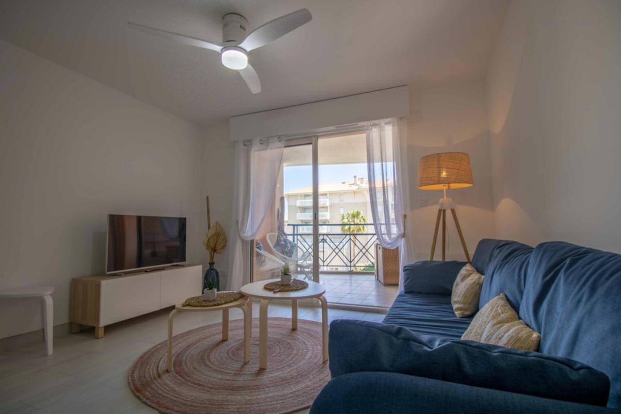 Bright Of 32 M Renovated Near Town Frejus